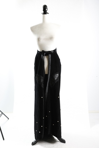 [OP04283] Sobrefalda terciopelo negro con aplique mariposa (D.Elvira)