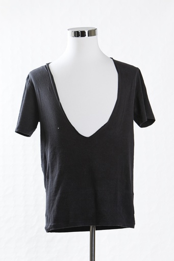 [OP04329] Camiseta manga corta negro con cuello recortado