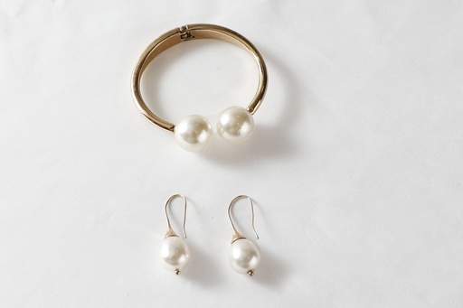 [OP04473] Pulsera rígida y pendientes dorado con perlas (D.Elvira)