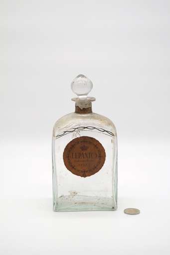 [OP00052] Botella de licor