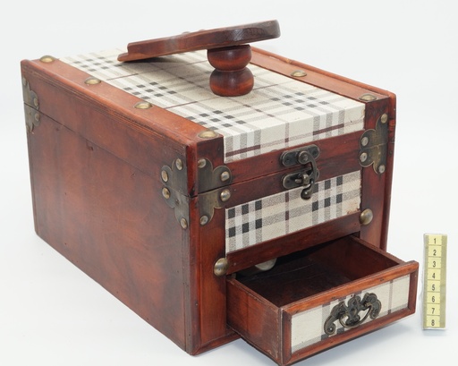 [OP00597] Caja limpia zapatos con enseres