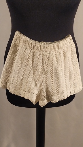 [OP05485] Pantalón corto punto blanco (María niña)