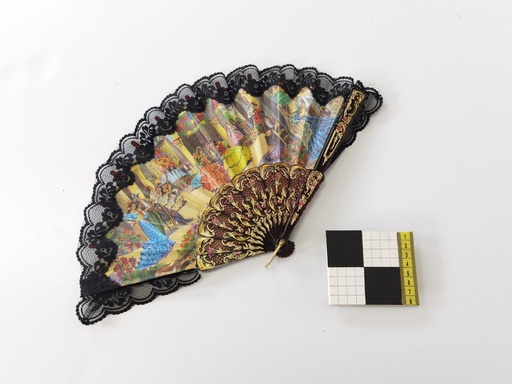 [OP01698] Abanico con puntilla y estampado sevillano