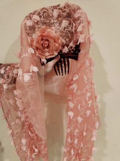 [OP05574] Mantilla rosa de organza con pétalos + teja grande (Pepa)