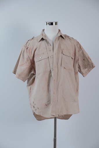 [OP03165] Camisa M/C plastrón camel ambientada
