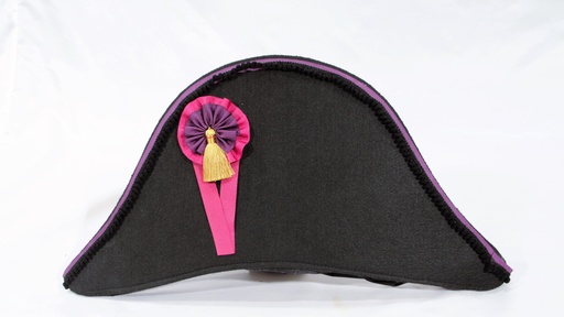 [OP06051] Bicornio negro con vivo morado y borla dorado